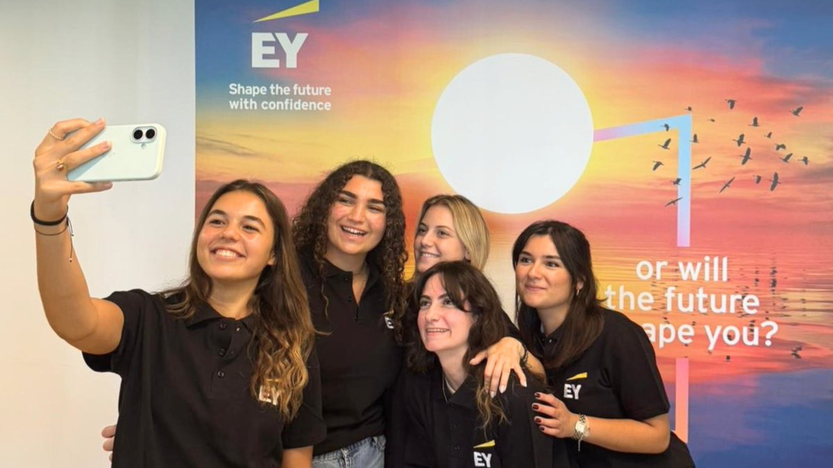EY Future Ready Programımızı tamamladık!

Kariyerini şekillendirmek isteyen birbirinden değerli genç yetenekler, iki hafta boyunca EY dünyasını yakından tanıma fırsatı yakaladı. 💼✨

#FutureReady #EYKariyer #ShapeTheFutureWithConfidence