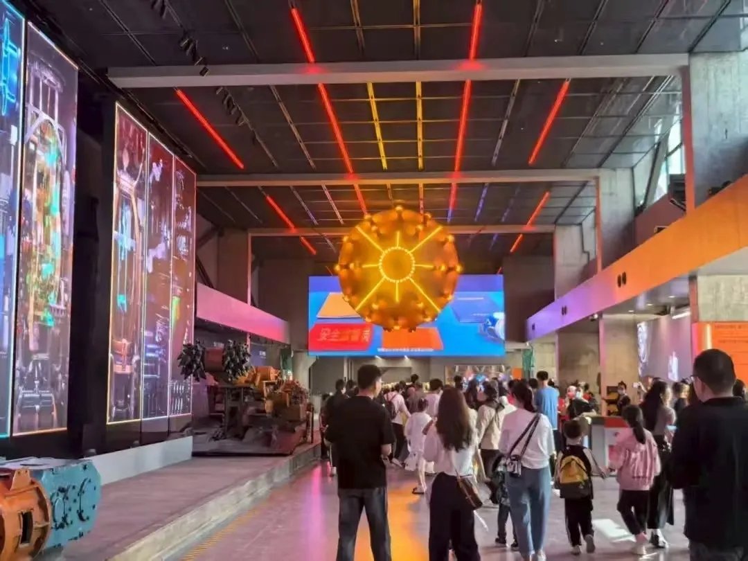 BOEMLED's tweet image. Reviving Heritage with Technology: BOE MLED Transforms 1969 Old Power Plant with 1400㎡ LED Displays
#BOEMLED #CulturalRevitalization #IndustrialTourism #LED