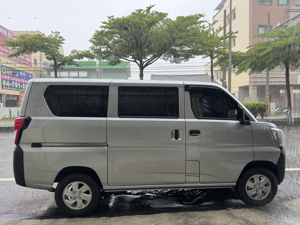 LinLin78927803's tweet photo. 新車車～
載貨、露營、太適合我了～
手排車乘坐感受為之不舒服
要載人就算了、會暈慘🤣 https://t.co/wPYVxJd0n2