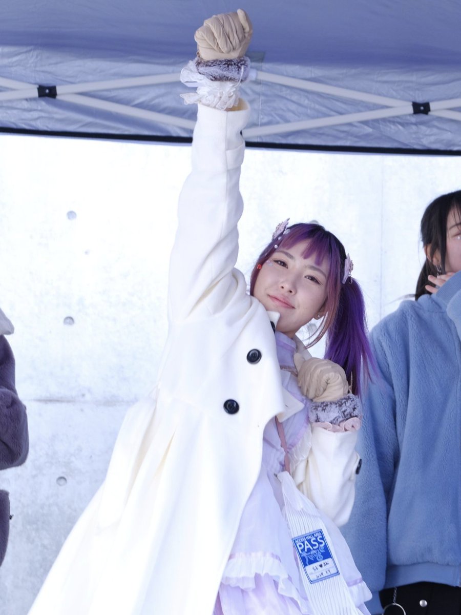 2024年3月の岡山アイドルフェスタのアイちゃま。
この時はまだ、見て2回目。

ワイがコールに自信なく迷ってたら、遠くから、らぶ♡Abiのお手伝いさんに、ニッコリと合ってますと教えてくれたり、音源忘れた演者さんに、曲が被ってたので音源貸したり、応援始めた切っ掛けの日
#らぶあび  #小鳥遊あい