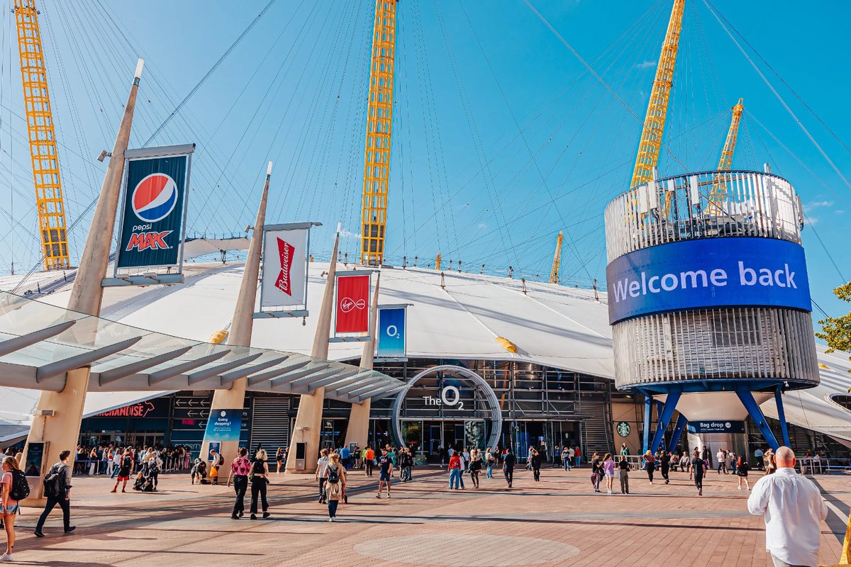 Mr_Ashthetics's tweet image. Rajini fans in the UK 🇬🇧 

#Coolie trailer launch🎞️ 
Saturday 02/08 from 1 pm
📍#PiccadillyCircus #London

👕code: Thalaivar T-shirts, Blue denim, Scarf.

Limited COOLIE face masks available (will be distributed on a first-come, first-served basis).

Followed by a fun-filled…