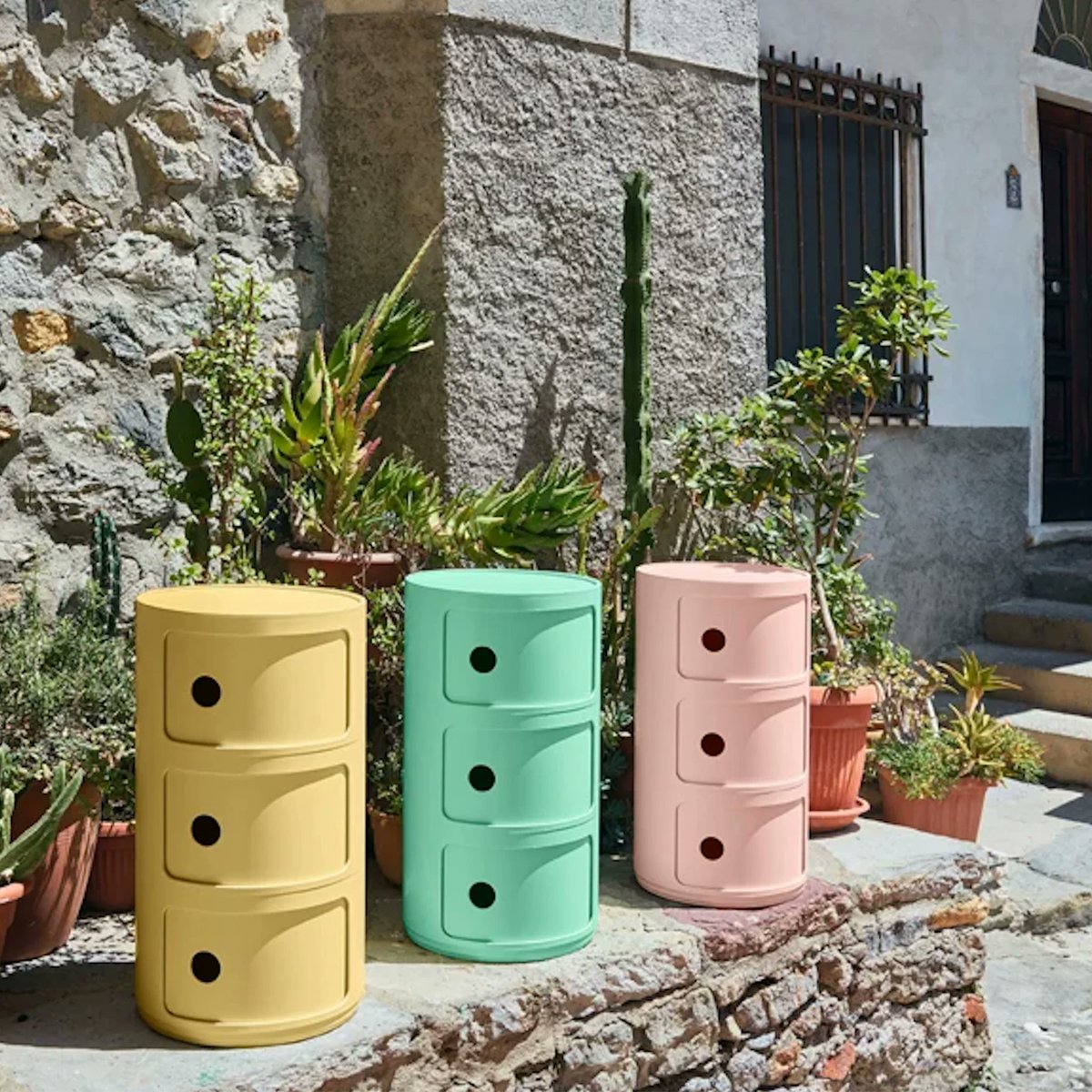 Kartell'in yaşam alanlarınızda pratik çözümler sunacak  Componibili Modülleri Online Shop'ta!  

#cumbaselection #homedecor #homedecoration #componibili #kartell #modernköşeler #moderncorner #modül #module #decorationideas #componibilikartell