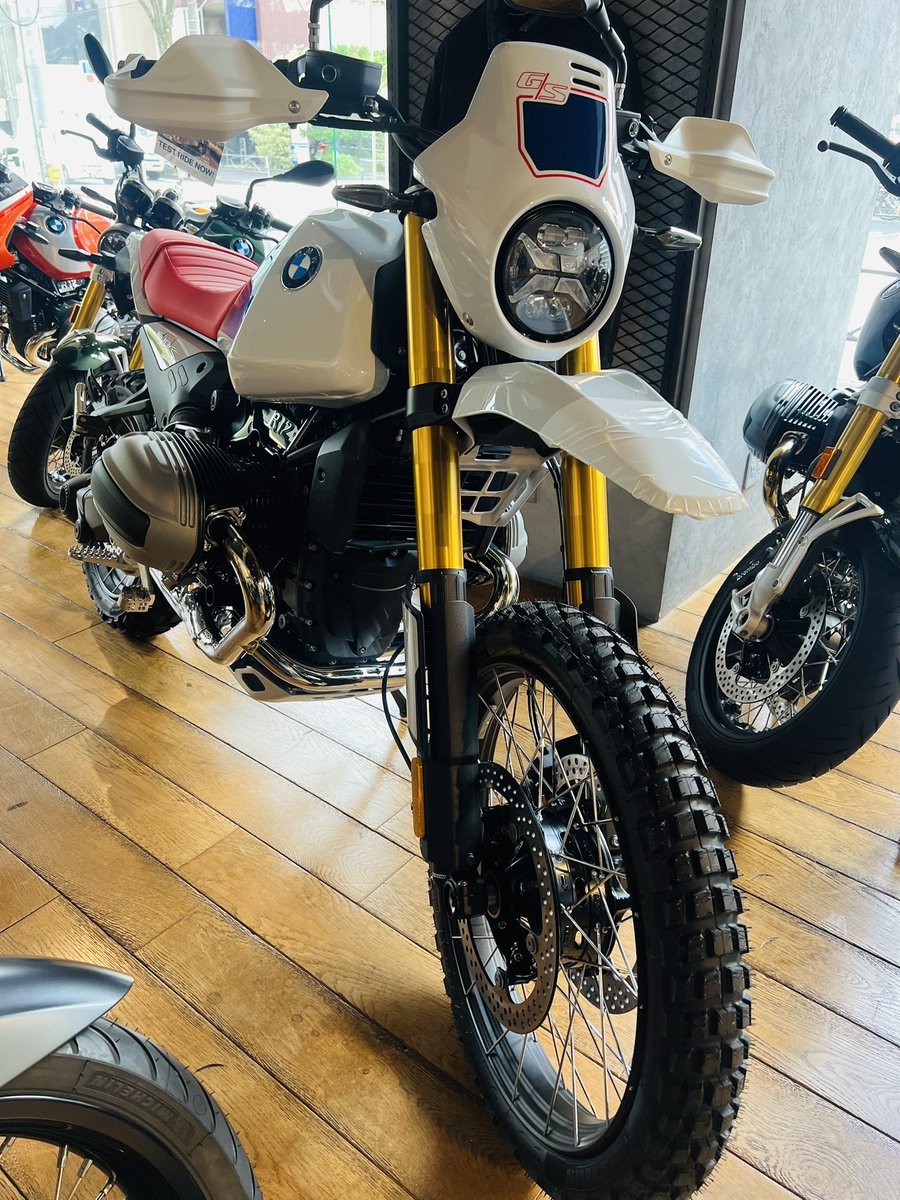 MotorradSetaga8's tweet photo. ⭐︎R12GS⭐︎
R12をベースにR80オマージュ
本格派オフロードのネオクラシック！ https://t.co/hMWkReUk3V