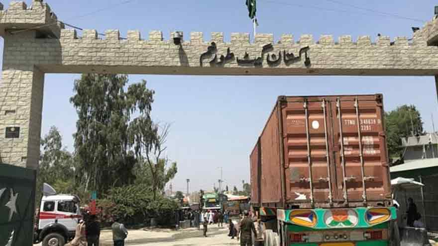 pakco_updates's tweet image. #Aug2 
2. #Islamabad bans entry of #Afghan freight vehicles without driver visas. However, Afghan trucks will be allowed to operate on temporary entry documents until #August31. @mincompk last year had announced Afghan drivers should obtain visas.
#Pakistan #Afghanistan #Saturday