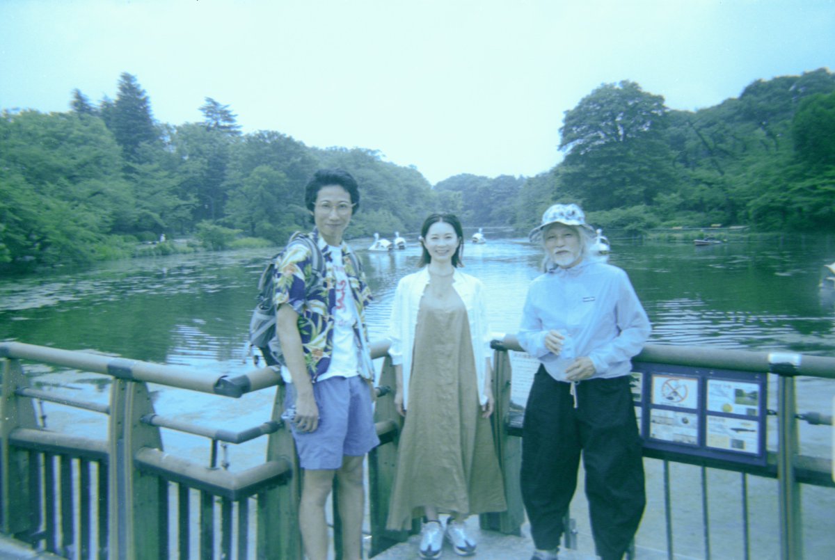 【情報公開】9/19金 - 9/28日

だれか、来る

戯曲：ヨン・フォッセ
翻訳：河合純枝（白水社刊）
出演：飴屋法水
出演：伊東沙保
出演：矢野昌幸
演出：佐々木敦
演出補：宮崎玲奈（ムニ）
光：櫻内憧海（お布団）
音：土屋光（SCOOL / HEADZ）
写真：三野新
衣装：清原惟

scool.jp/event/20250919/