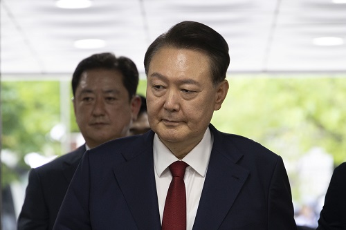 GObalnews's tweet photo. 尹 체포 불발에 네티즌 “거부하면 안하는 거였어?” https://t.co/Hw9zrCRED0

#고발뉴스_정기구독_후원 https://t.co/Dm2FjiOtYh_ARS 1877-0786 https://t.co/BS2lsXiT9k