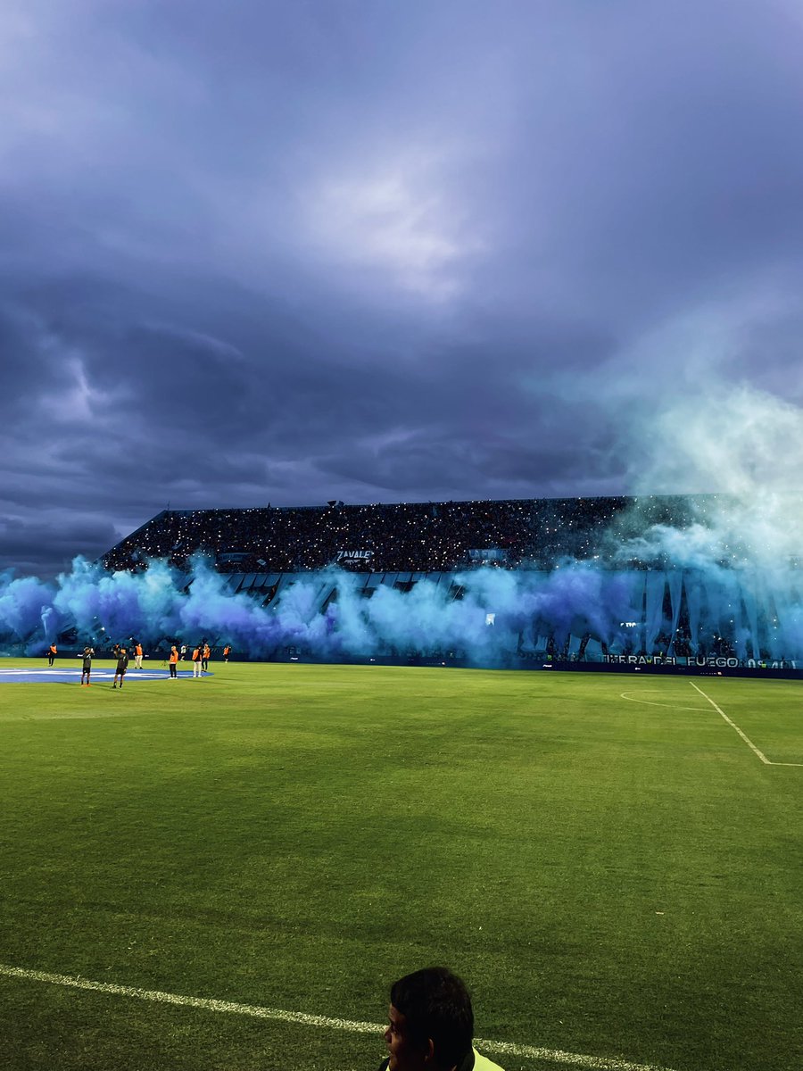 Nos merecemos grandes cosas y estoy seguro que en algún momento ocurrirán.
ES HOY ,VAMOS SIEMPRE NOSOTROS . 🩵🏴‍☠️