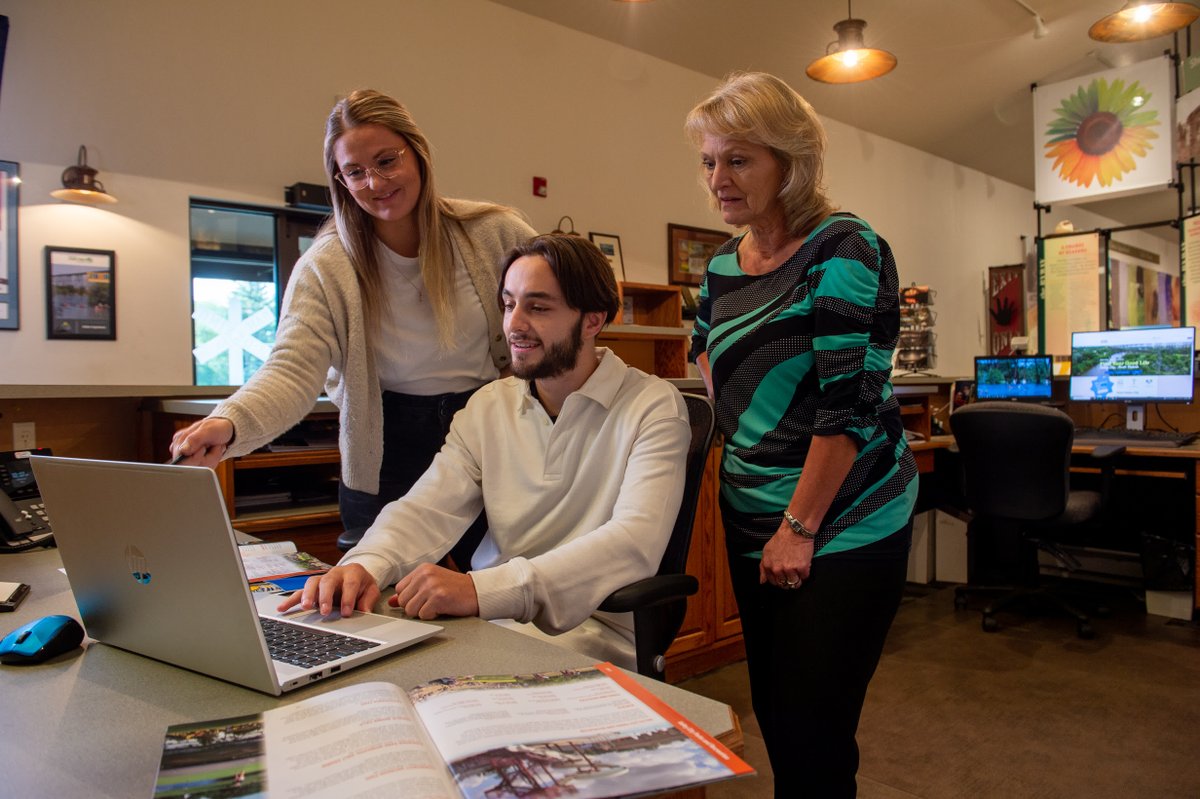 Turns out it's National Intern Day! 🧑‍💻

Thanks to all of the past, present and future VCSU interns who have helped bring energy and fresh ideas to the university and businesses in the community. 

#thanks #community #VCSUInternships