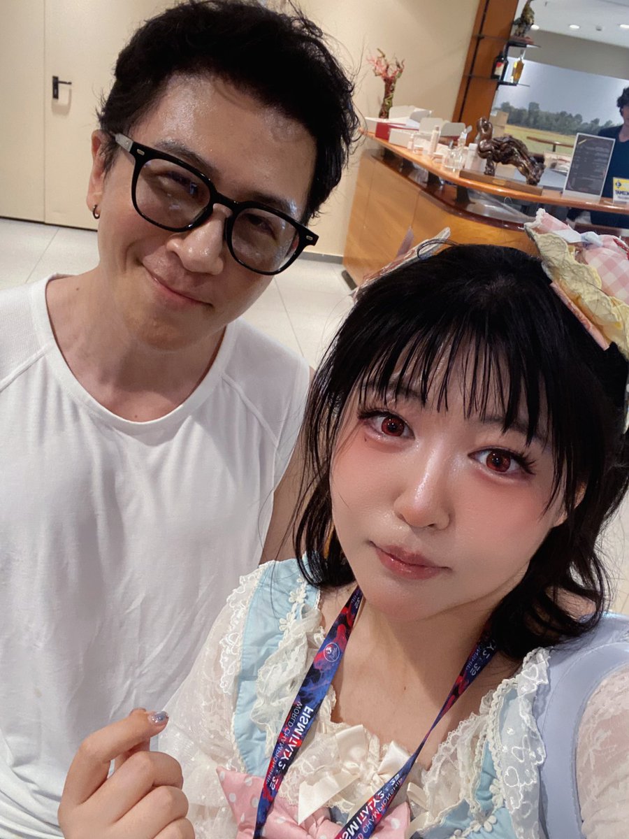 open_ddddd's tweet photo. 現地のbaroloも美味しくて
久しぶりにロリデーをした
中国一マジシャンさんとのツショも撮った
人生最高✌️神推しも最高 https://t.co/Jz8unZ2gLa