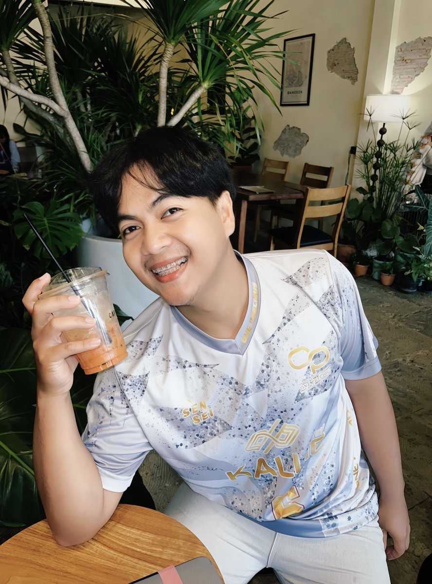 p_palm21's tweet photo. จะกินชาเย็น หรือกินผมดีครับ😜
#ศรีสะเกษ #ชายรักชาย https://t.co/qBnWw5EMGw