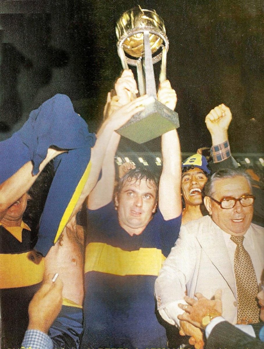 #UnDíaComoHoy en 1978 #Boca salió campeón de la Copa Intercontinental 1977 luego de golear 3-0 como visitante al Borussia Mönchengladbach por el partido de vuelta en el Estadio Wildpark de Karlsruhe 🇩🇪

El global fue de 5-2 tras el empate por 2-2 en la ida en La Bombonera.