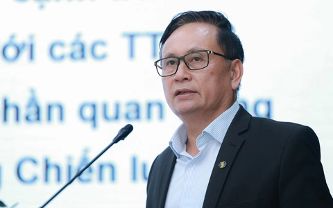 haunguyenhmc's tweet photo. Chủ tịch Tổng công ty Lưu ký và Bù trừ chứng khoán Việt Nam (VSDC) Nguyễn Sơn chia sẻ rằng có thể sẽ triển khai giao dịch trong ngày (T+0), bán chứng khoán chờ về và giao dịch xuyên trưa trên thị trường chứng khoán Việt Nam. 

Ông Sơn cho rằng về mặt pháp lý đã có quy định tại Thông tư 120/2020/TT-BTC, tuy nhiên vấn đề lớn nhất hiện nay cơ quan quản lý quan tâm đó là khả năng quản lý rủi ro về phía thành viên thị trường khi mà thống kê hàng năm cho thấy vẫn có khá nhiều các trường hợp phải sửa lỗi sau giao dịch, xử lý lỗi.

Đồng thời, ông cũng đề cập đến kế hoạch nâng cấp hệ thống CNTT KRX để phục vụ các tiện ích mới, phù hợp với việc nâng hạng thị trường chứng khoán Việt Nam.

#haunguyencapital #VSDC #KRX #chungkhoan