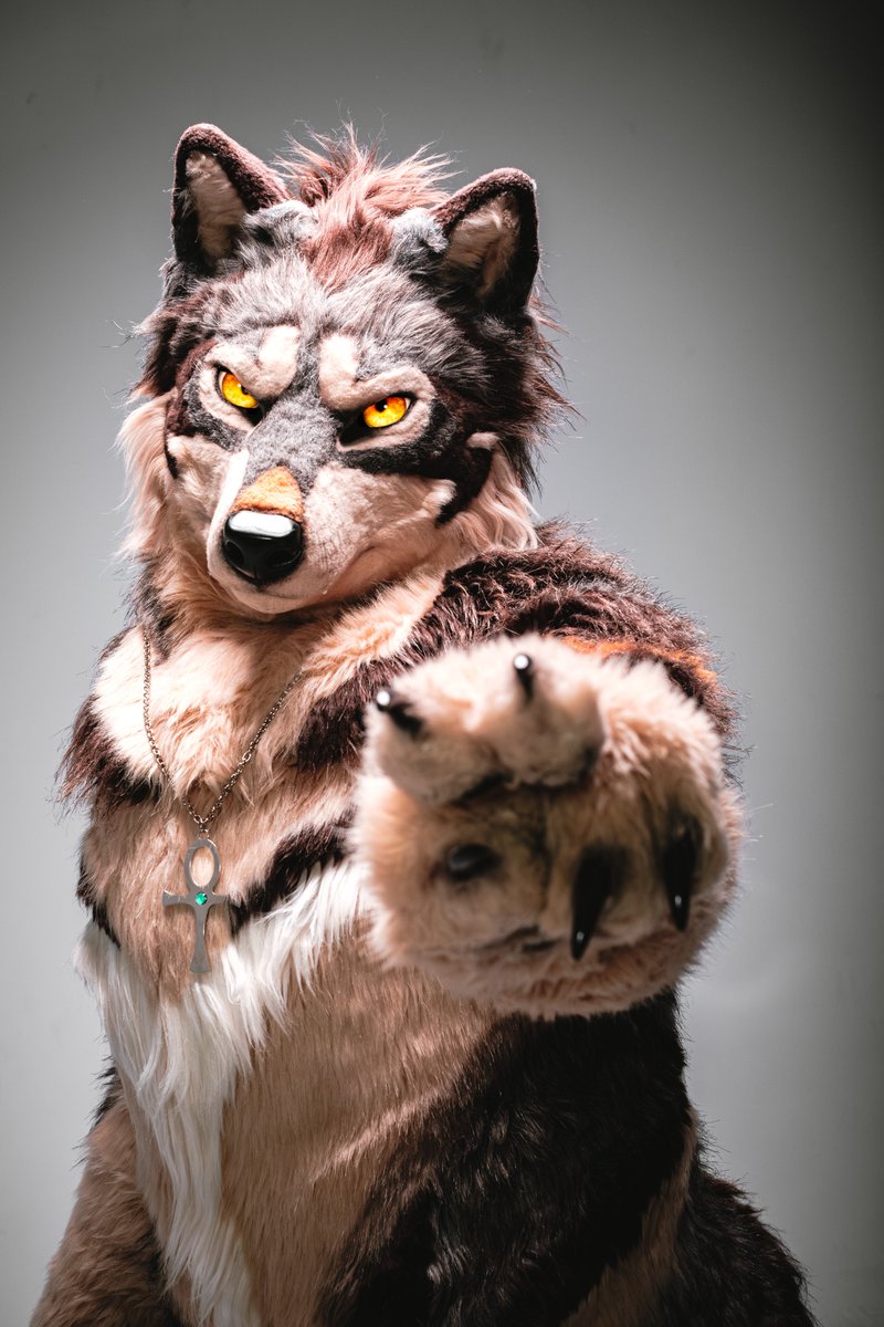 I am watching you.

📸: <a href="/DD_Woof/">🐾ㄉㄉ🔜 UTFG</a>
🪡: <a href="/BeastFantasia/">Beast Fantasia Studio</a>

#FursuitFriday