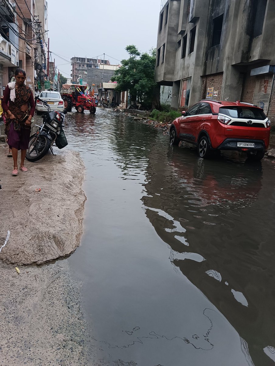 Souravyaduvashi's tweet photo. #failuresystem #block #drainage #villagesarfabad #noidaauthourity @CeoNoida @noida_authority @dmgbnagar @CMOfficeUP @myogiadityanath  plz take action @yadavakhilesh Village Sarfabad Noida 1/08/2025 https://t.co/ckWMkgXSWU