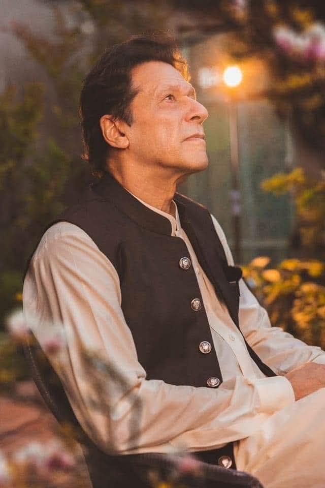 ایک ہی عدالت سے دو فیصلے!
عمران خان کو دھوکا دینے والے رہا...!!!
عمران خان کا ساتھ دینے والے قید..!!!
😡🤚