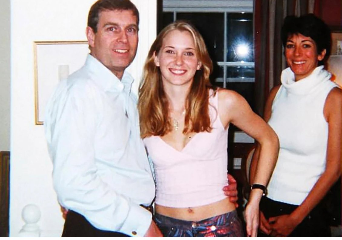 KellyRedSoks's tweet photo. #EpsteinTrumpFiles #EpsteinClientList #GhislaineMaxwell https://t.co/sLZIAkjbk2