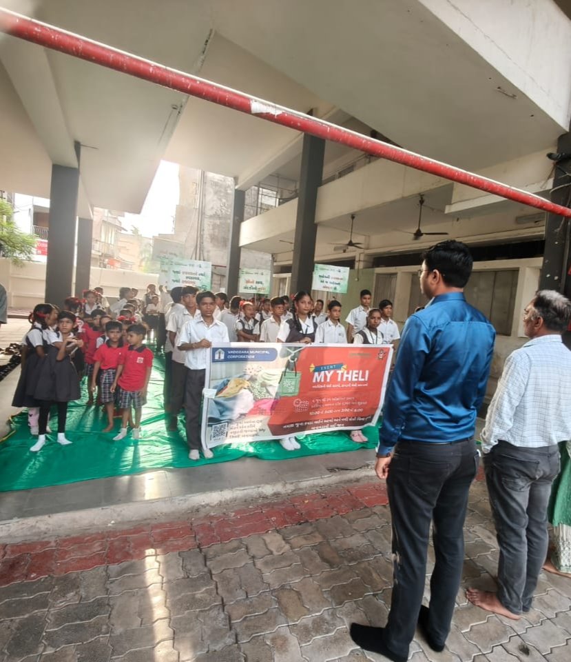 vmc_ward03's tweet photo. 💢સ્વચ્છતા શપથ 💢

આજરોજ *વોર્ડ નંબર -3* ના *ફતેગંજ* વિસ્તારમાં આવેલ *મહારાણા પ્રતાપ પ્રા.શાળા*માં  વિદ્યાર્થીઓને પોતાની સ્કૂલ તેમજ પોતાના રહેઠાણ  વગેરેમાં સ્વચ્છતા જળવાય  માટે ની જાગૃતિ આવે તે માટે શપથ લેવડાવવા મા આવ્યા.
@VMCVadodara
@ArunMaheshIAS
@VMC_Dymc_North
@VMCSWMdept https://t.co/ww7yaulgCN