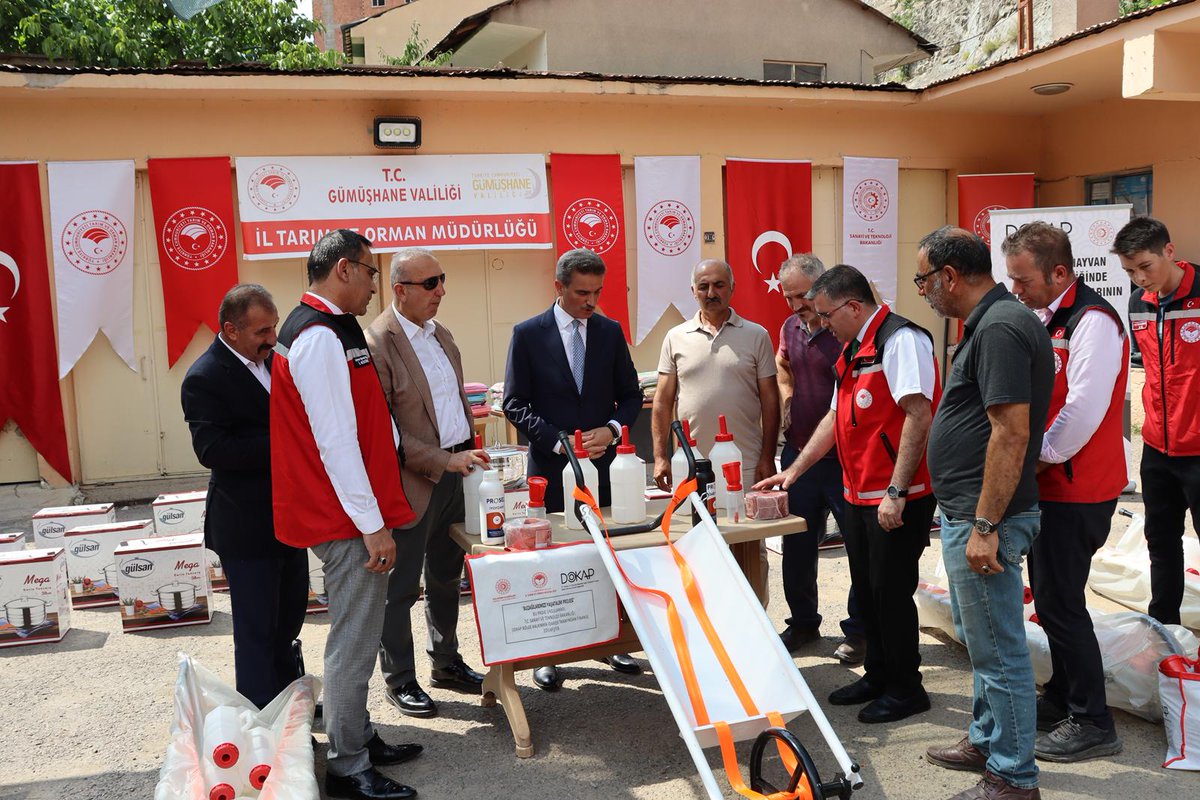Gümüşhane İl Tarım ve Orman Müdürlüğü (@gumushanetarim) on Twitter photo İl Müdürlüğümüzce yürütülen ve DOKAP tarafından yüzde 70 hibeyle desteklenen “Buzağılarımızı Yaşatalım Projesi” kapsamında 200 yetiştiricimize ekipman desteği Valimiz Aydın Baruş’un katılımıyla gerçekleştirildi.
gumushane.tarimorman.gov.tr/Haber/816/Gumu…
<a href="/ibrahimyumakli/">İbrahim Yumaklı</a>
<a href="/TCTarim/">T.C. Tarım ve Orman Bakanlığı</a>
<a href="/A_KIRAC/">Dr. Ahmet Mesut KIRAÇ</a> İl Müdürlüğümüzce yürütülen ve DOKAP tarafından yüzde 70 hibeyle desteklenen “Buzağılarımızı Yaşatalım Projesi” kapsamında 200 yetiştiricimize ekipman desteği Valimiz Aydın Baruş’un katılımıyla gerçekleştirildi.
gumushane.tarimorman.gov.tr/Haber/816/Gumu…
<a href="/ibrahimyumakli/">İbrahim Yumaklı</a>
<a href="/TCTarim/">T.C. Tarım ve Orman Bakanlığı</a>
<a href="/A_KIRAC/">Dr. Ahmet Mesut KIRAÇ</a>