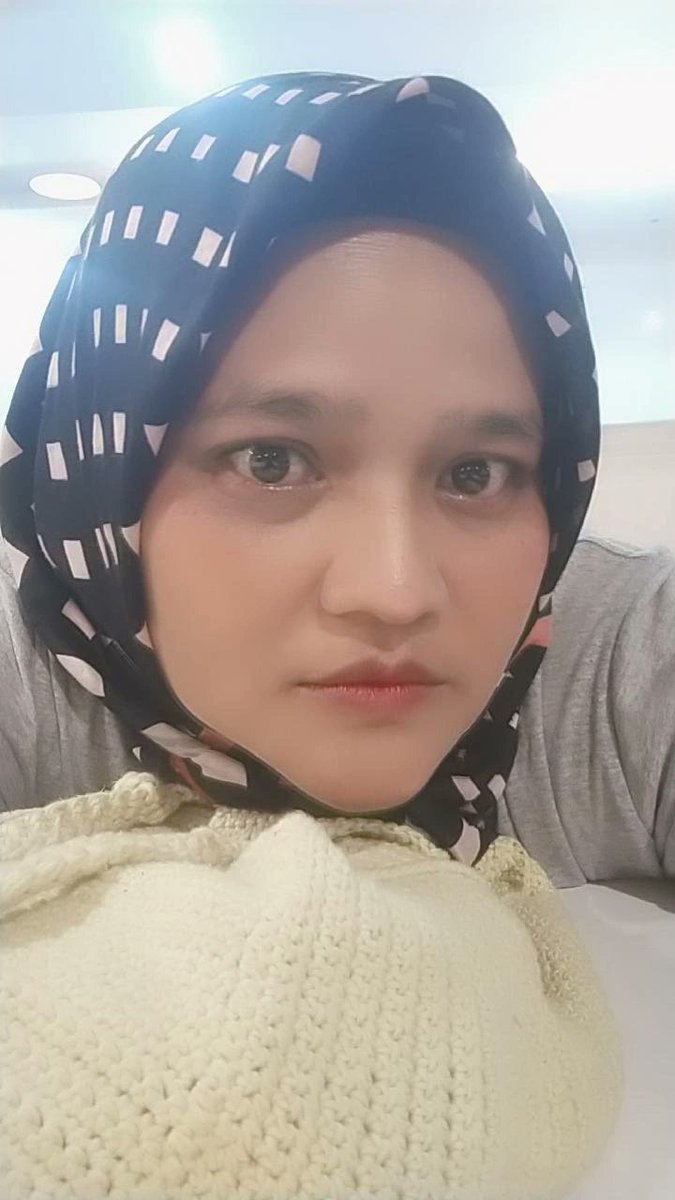 Deviankevi's tweet photo. dunno what to do 😔 https://t.co/f08CmVJp4Q