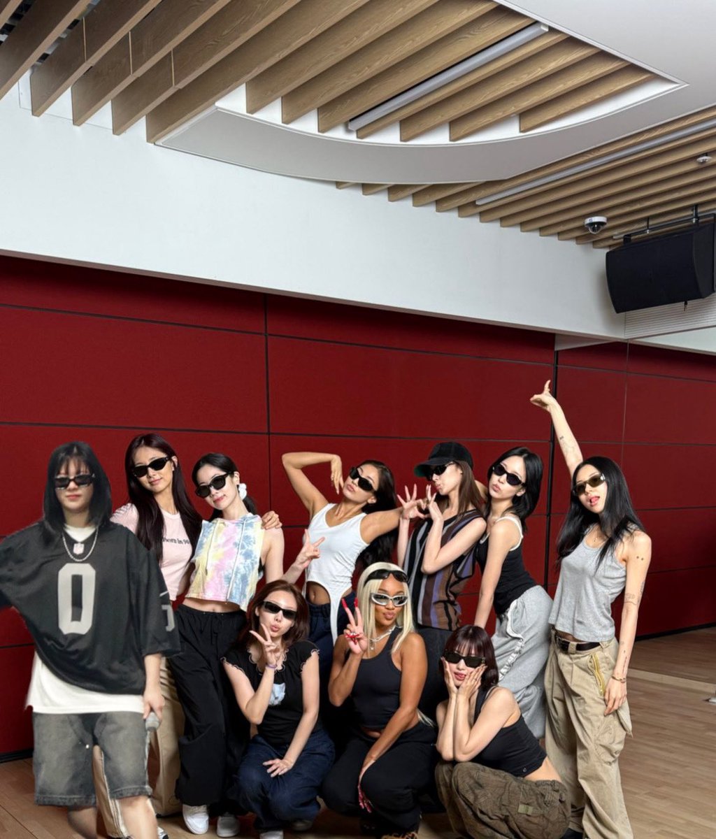 ckpiDubu's tweet image. Ya queda poco, vayan entrando a stationhead 🫶

🔗stationhead.com/twiceland9

SUPERSTARS IS COMING 
#TWICExSaweetie #SUPERSTARS
@Saweetie @JYPETWICE