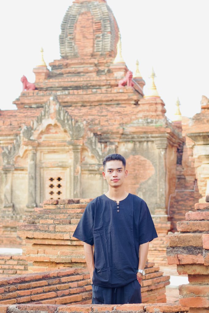 MinSoeLin12's tweet photo. မချစ်ချင်ဘူးလား🤭#Bagan #ပုဂံ https://t.co/512iP6aNaB