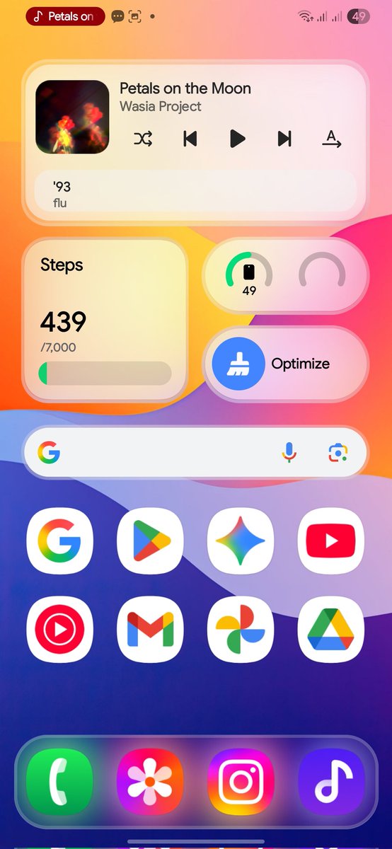 VinceLawrence_X's tweet image. Show me your Homescreen setup! I will rate it. Again