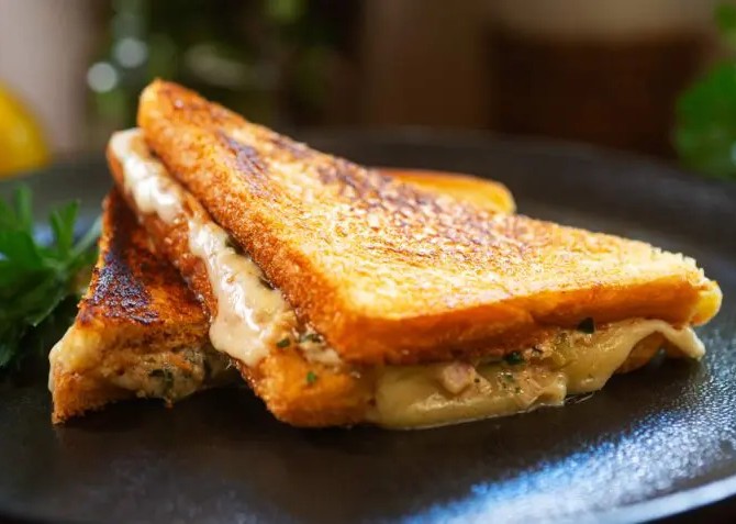 ann_ann886's tweet image. The tuna melt—a diner classic with a twist! 🧀🥪 Creamy tuna, Dijon, capers, lemon, and gooey Raclette, pan-toasted in butter till golden and crisp. Next-level comfort food! #TunaMelt
Full Recipe: omniera.net/zRKlt
