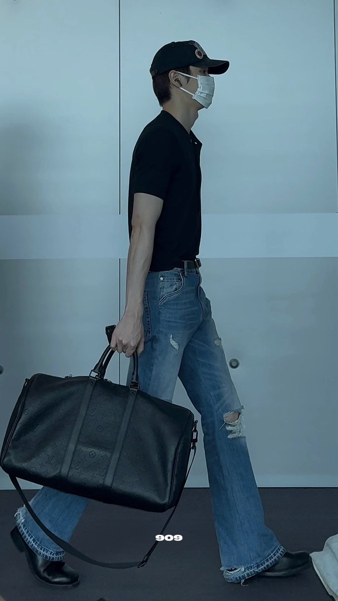 909TIL's tweet photo. 250801 ICN

#성찬 #SUNGCHAN 
#RIIZE #라이즈 https://t.co/exMrM031NV