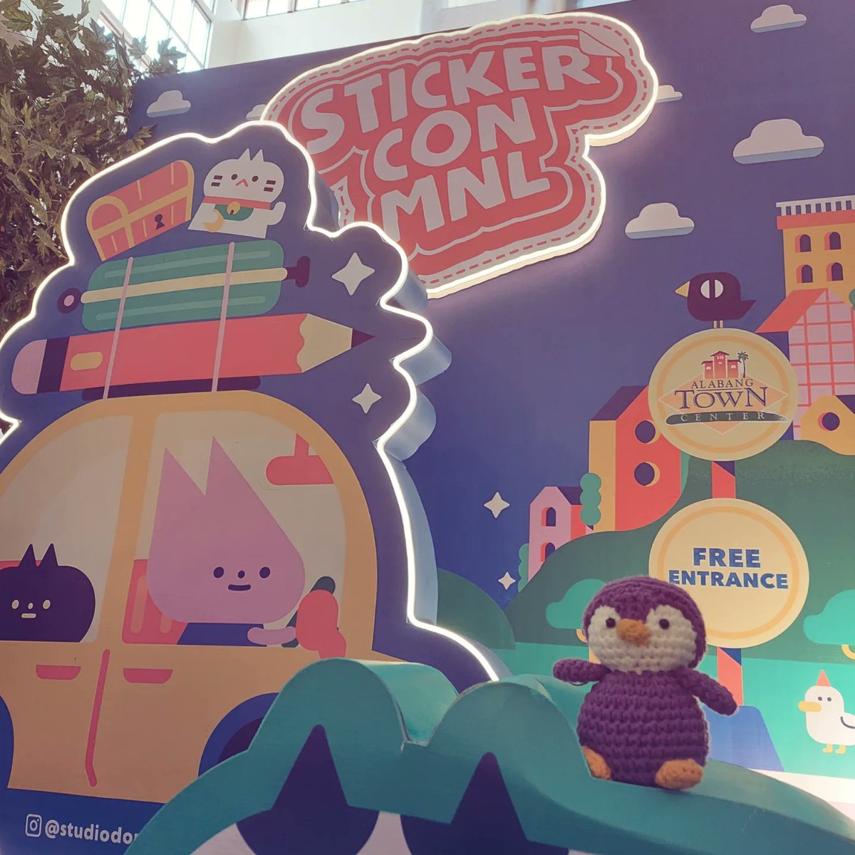 purplepenguinph's tweet photo. Day 2 of StickerCon Pop Up at ATC! 🐧🐷🐻

Haply Friday and happy 1st day of August! 🌟

#stickerconmnl https://t.co/oVSv1gzbIO