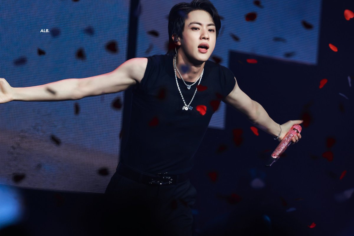 ALittleBraver92's tweet photo. 250731 HD 👍💪

#방탄소년단진 #김석진 #석진 #진  #BTSJIN #JIN 
#Jin_TOUR_US #RUNSEOKJIN_epTOUR_NEWARK 
@BTS_twt https://t.co/zqw7uDWpvq