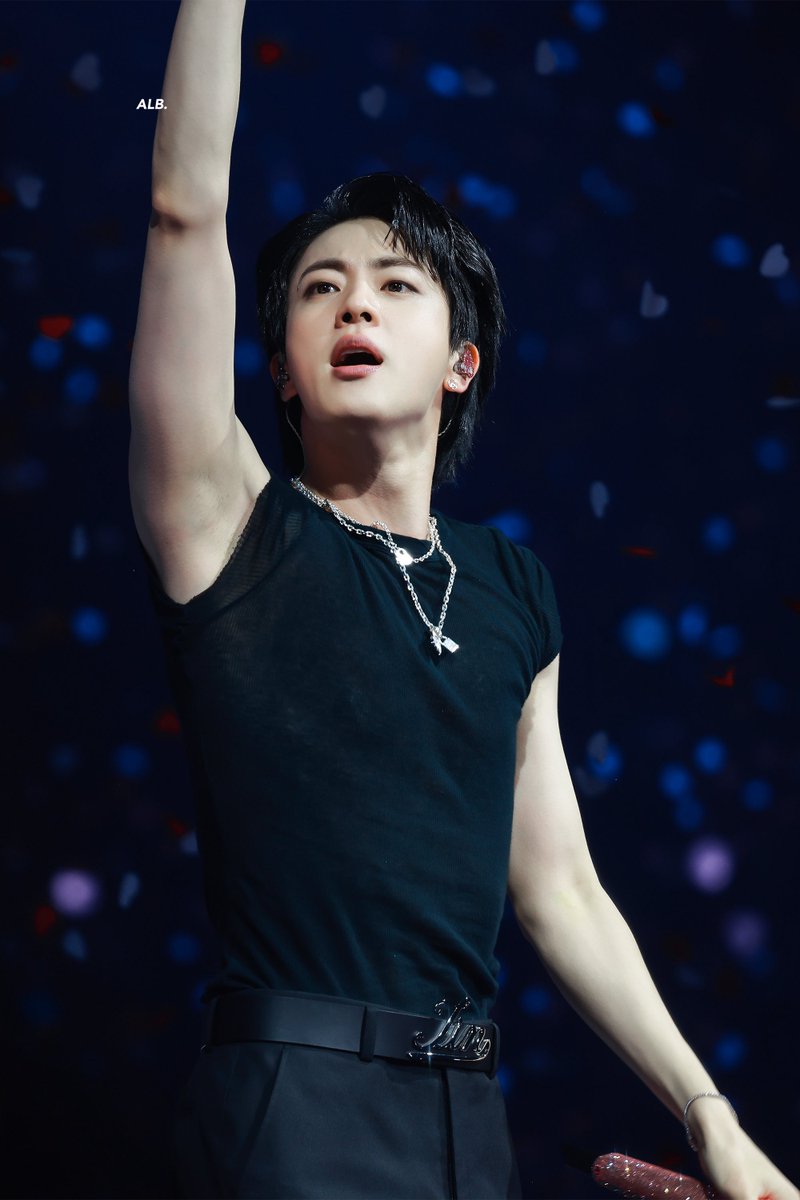 ALittleBraver92's tweet photo. 250731 HD 👍💪

#방탄소년단진 #김석진 #석진 #진  #BTSJIN #JIN 
#Jin_TOUR_US #RUNSEOKJIN_epTOUR_NEWARK 
@BTS_twt https://t.co/zqw7uDWpvq