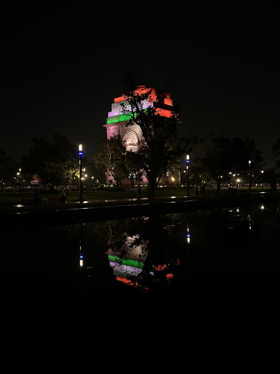siddharth2127's tweet photo. India gate at night is a beauty 

#Indiagate #India https://t.co/DGnnHUPDnH