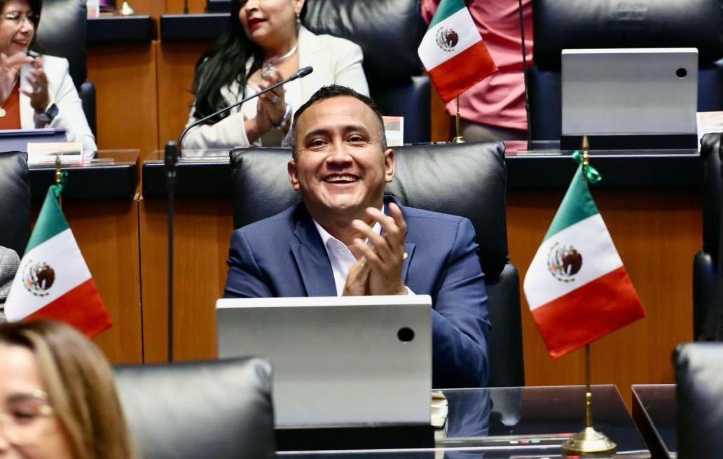 Al reconocer el liderazgo de la presidenta <a href="/ClaudiaSheinPar/">Claudia Sheinbaum</a> el Senador por #Oaxaca <a href="/Nino_Morales1/">Antonino Morales Toledo</a> celebró trato privilegiado bajo cooperación sin sumisión al posponer por 90 días imposición de aranceles de #EEUU  a #Mexico. <a href="/frecuencia2460/">frecuencia 2460</a> <a href="/senadomexicano/">Senado de México</a>  <a href="/GobiernoMX/">Gobierno de México</a>