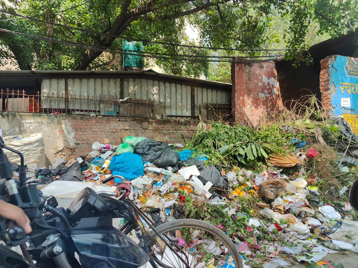 NFCRWA's tweet photo. Cleanliness remains a major concern in New Friends Colony.Even @timesofindia has highlighted the poor https://t.co/6TdM1F3O7m's high time @MCD_Delhi takes proactive &amp; sustained action to restore hygiene &amp; civic order in the area.#NewFriendsColony #MCD @gupta_rekha @ANI @PTI_News https://t.co/Or7jI18cjA