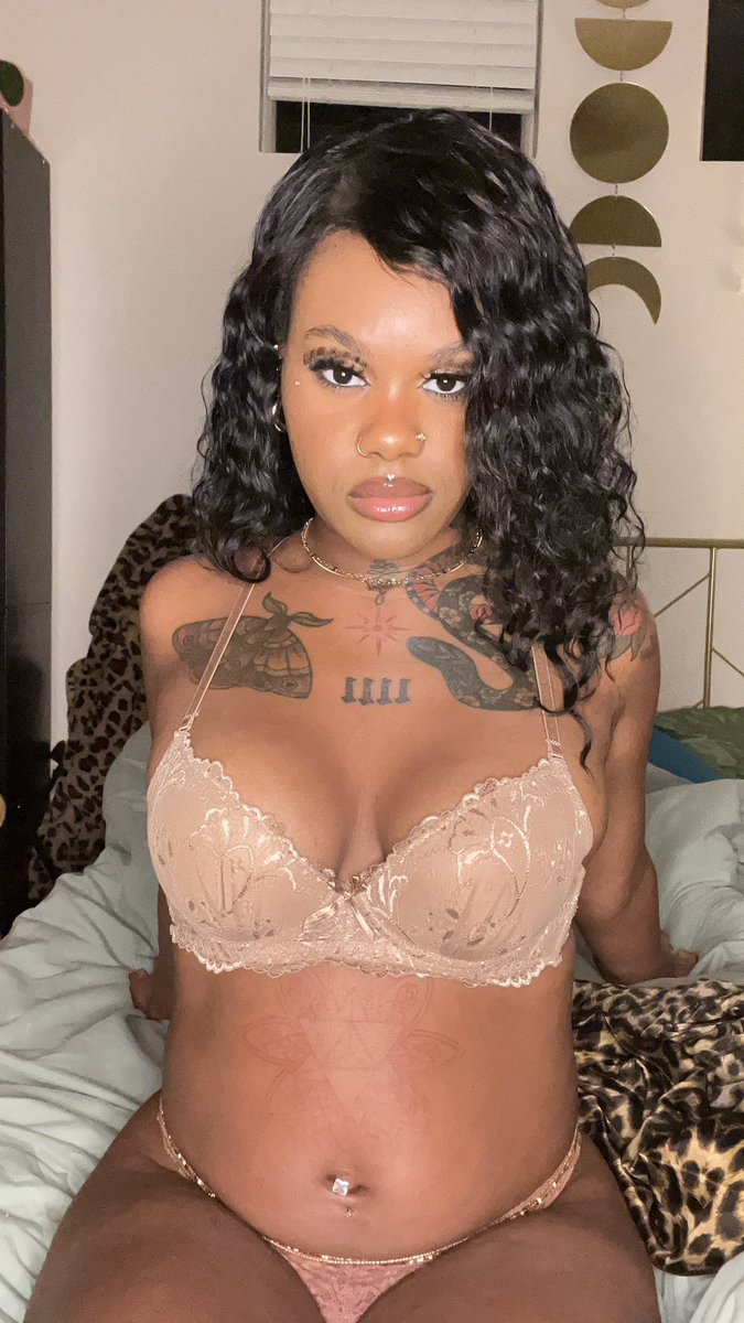 daydivine1's tweet image. BOW DOWN BITCH !!