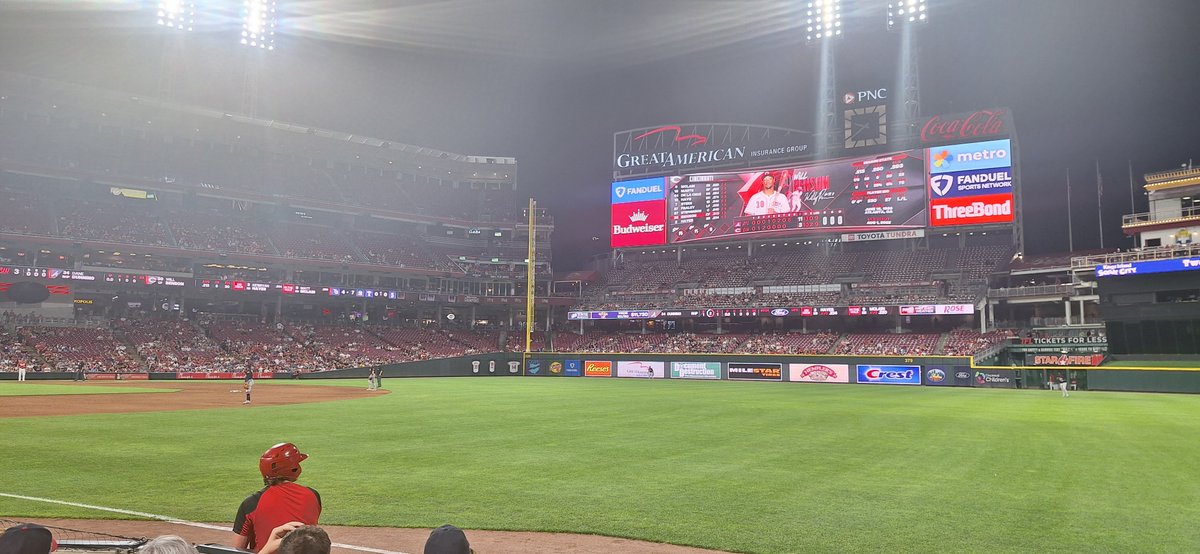 bcasher's tweet image. Craziest baseball game I've been to. Braves and Reds rarely disappoint.