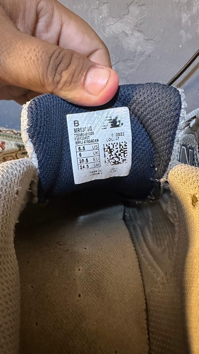 candyaiurs's tweet photo. WTS preloved NB 530 white indigo size 39,5/24,5cm 
price 450k 
minus no box 

bisa 
COD daerah jakarta
CO oren https://t.co/YNDxML0FgQ