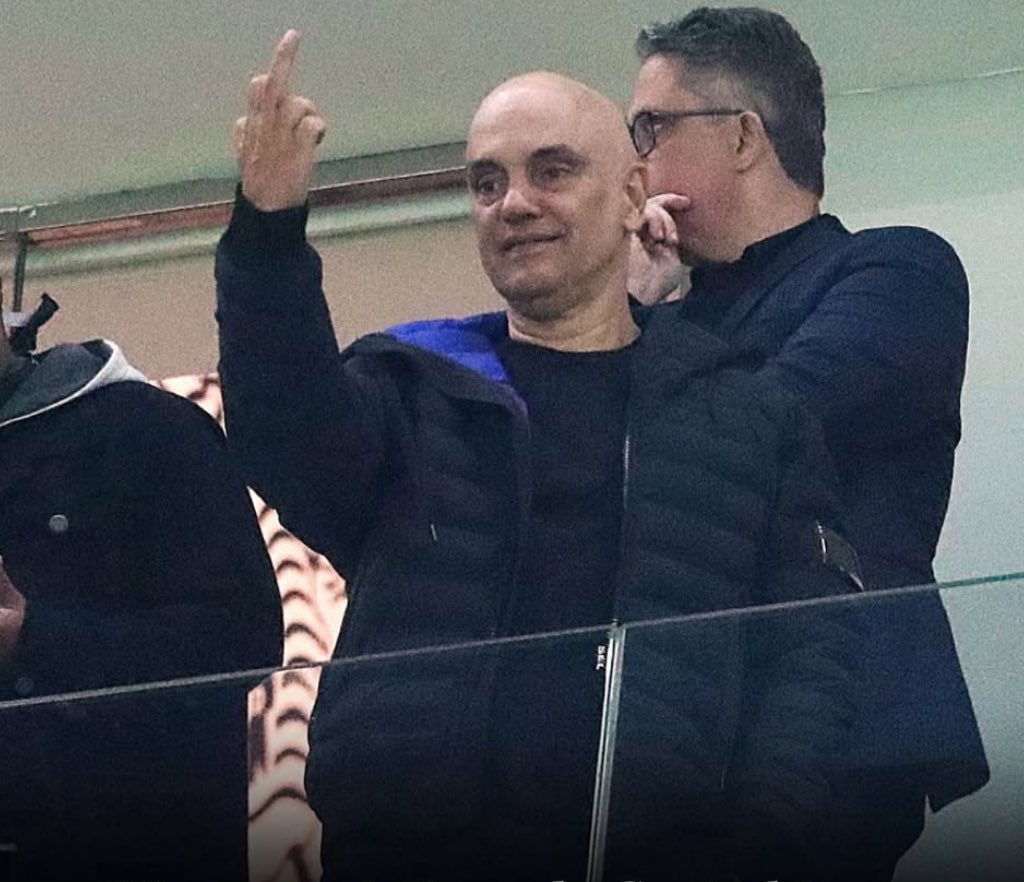 danielcoutofl's tweet image. Mais um dia normal na Republiqueta!