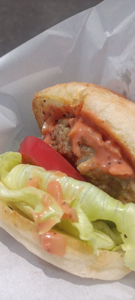 地元で狭山池桜まつり
食べまくります。