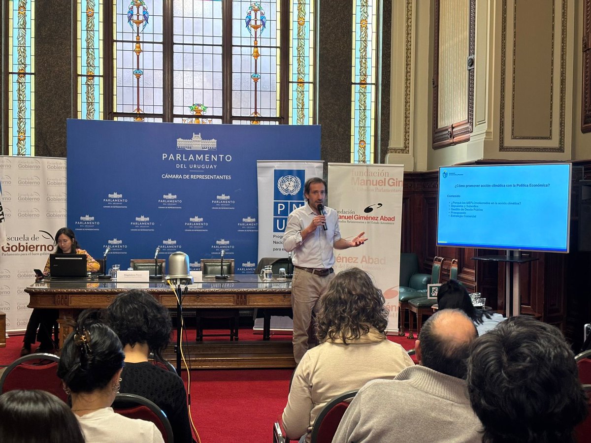 📚 Vivimos tres jornadas de capacitación parlamentaria:”Rumbo a la COP30: fortaleciendo el rol legislativo en la gobernanza climática” junto con el Parlamento del Uruguay <a href="/Parlamento_UY/">Parlamento del Uruguay</a> , la Escuela de Gobierno <a href="/escgobiernouru/">Escuela de Gobierno</a> y la PNUD <a href="/PNUDUruguay/">PNUD Uruguay</a> 

🎯 Debatimos sobre política