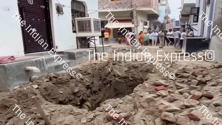 Abhimanyu Hazarika (@ab_hazardous) on Twitter photo A missing woman, an unusual pit, and a mysterious letter dropped at the doorstep
Behind a chilling murder in Faridabad over a reason most petty; my story for <a href="/IndianExpress/">The Indian Express</a>
Read here:
indianexpress.com/article/cities… A missing woman, an unusual pit, and a mysterious letter dropped at the doorstep
Behind a chilling murder in Faridabad over a reason most petty; my story for <a href="/IndianExpress/">The Indian Express</a>
Read here:
indianexpress.com/article/cities…