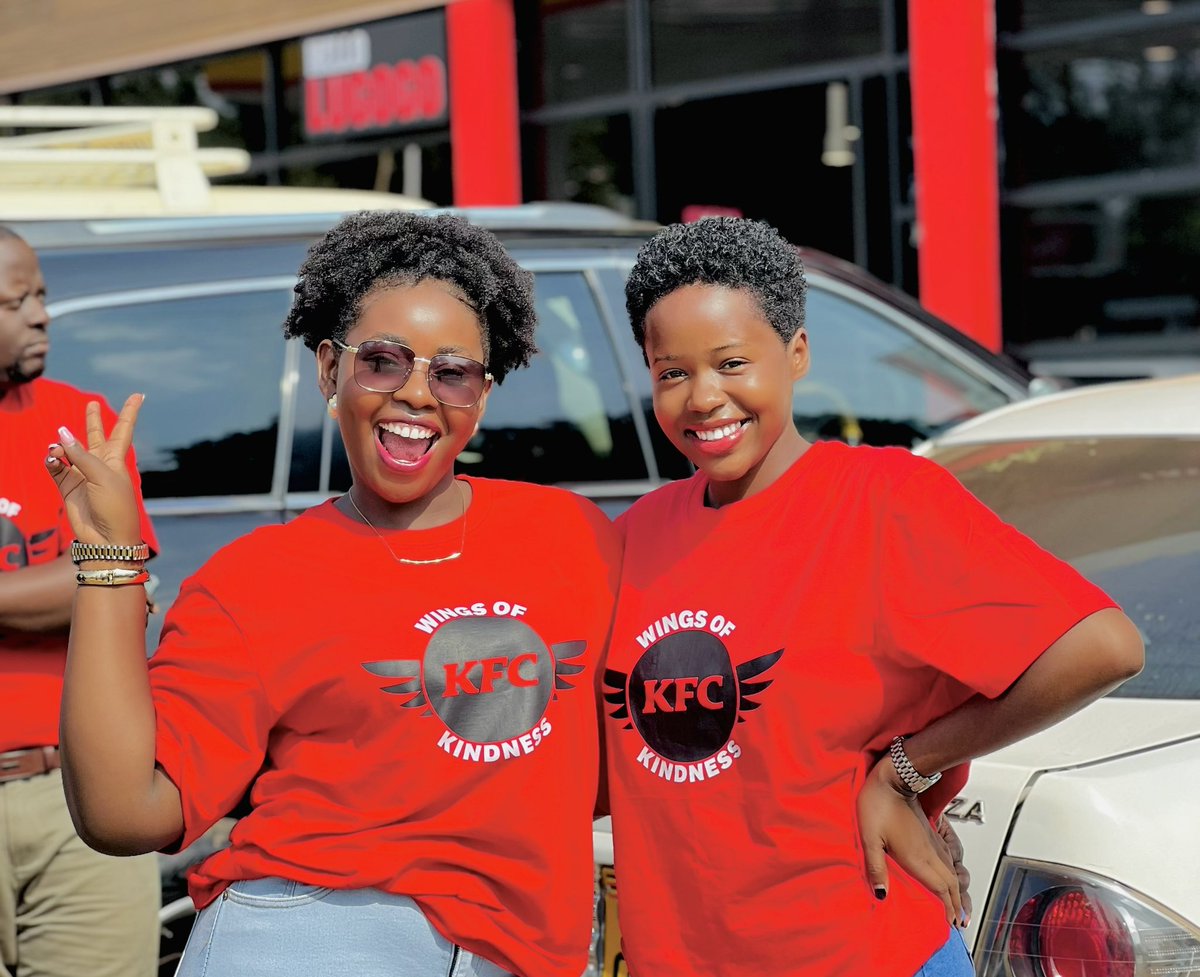juanitakq1j's tweet photo. Girls in red ♥️
A beautiful Friday 🇺🇬 family 🌲
📸 @ramosronie262
#WingsOfKindness ✌️ https://t.co/3IpJAVxSWZ