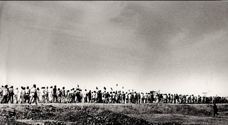 इस सरकार के कार्यकाल में क्या कोई वर्ग ऐसा भी जिसने इस सरकार का विरोध में आंदोलन ना किया हो,
सिवाय अंधभक्तों, गोबरभक्तो के,
पहले ऐसे ही आंदोलन अंग्रेजों के विरोध में होते थे अब यहां की सरकार के अंग्रेज भी आंदोलन का दामन करते थे और ये सरकार भी ऐसा ही करती हैं 
सिवाय समाधान करने से