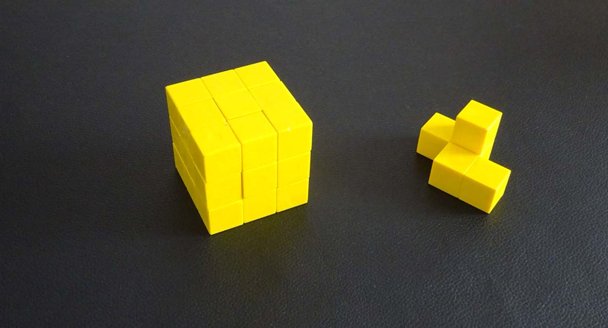 4ｘ4ｘ2の直方体は３個のテトラキューブと４個のペンタキューブで組まれている。ペンタキューブを１個取り除いて3ｘ3ｘ3の立方体を４種類作ることと最初とは別の組み合わせで4ｘ4ｘ2の直方体を作るのが目的。永遠にできそうもないと思いつつ取り組みどうにかできた。Luc De Smet氏のIPP18交換パズル。