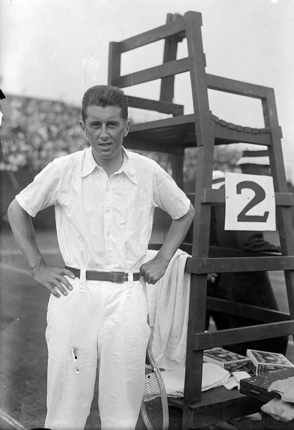 En la madrugada del 15 de abril de 1912, mientras el Titanic se hundía en las aguas heladas del Atlántico, un joven de 21 años luchaba por su vida. Su nombre era Richard Norris Williams, y fue uno de los últimos en lanzarse al agua.

Durante horas resistió en la superficie, con