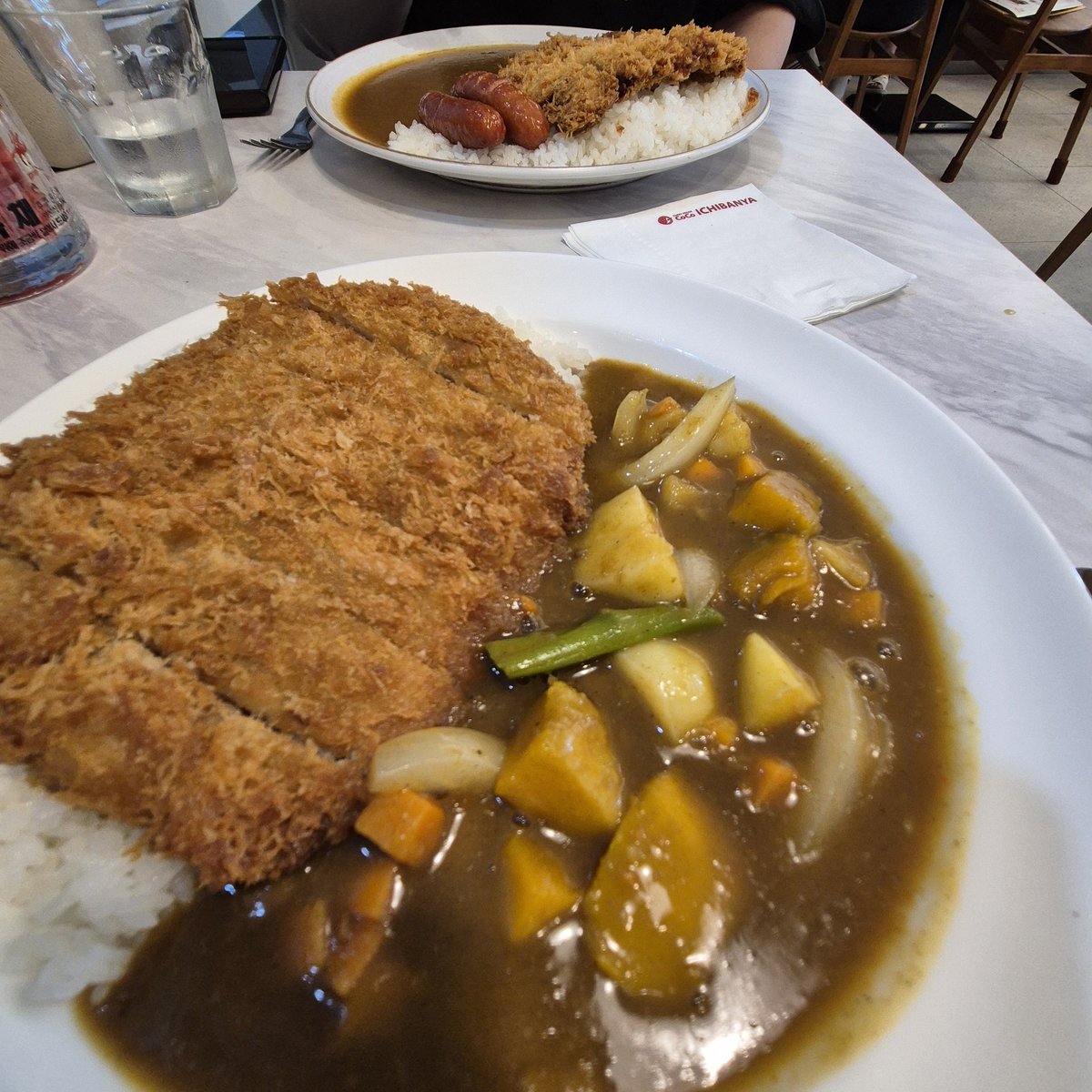 보이프렌드와 올만에 카레먹는데

피곤해서 잘 안들어가네🫠