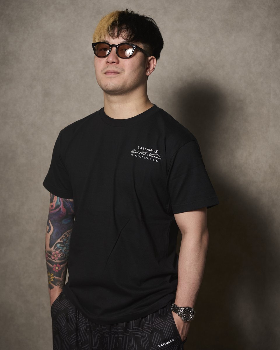 TAYUMAZ's tweet photo. 🏄Summer Resort Collection　プレミアムコットンTシャツ🌴
https://t.co/q9Vo4CpWFL

湯浅帝蓮選手の着こなす、プレミアムコットンTシャツ　オーシャン。

プレミアムコットンTシャツには、毛足が長く上質なセミコーマ糸を使用。
しなやかな風合いで、肌に心地よくなじむ着心地です。

そのふんわりとした着心地は好評で、この夏人気上昇中の商品です。

--------------------------------------------

🔥湯浅帝蓮　選手🔥
@YuasaTaylan 

・初代WFCフライ級世界チャンピオン
・第3代COGAバンタム級チャンピオン
・柔道全米3回優勝

#mma #rizin #tayumaz #総合格闘技 #湯浅帝蓮 #yuasataylan #jujitsu #bjj #boxing #ボクシング #judo #karate #柔道 #空手 #格闘技 #スポーツファッション #スポーツウェア #sportswear #shortvideo