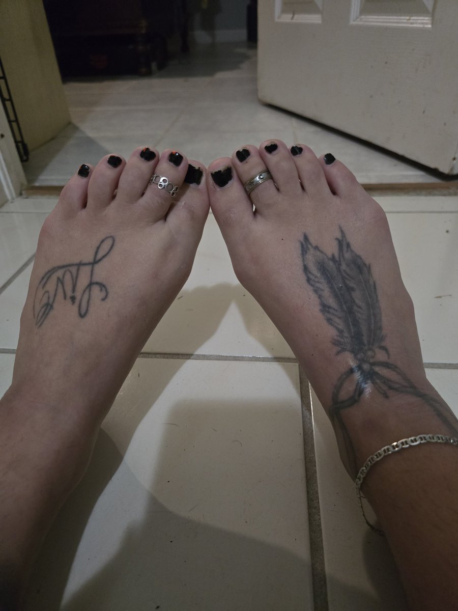 SmokingDutchess's tweet photo. Who wants to pay for my new set, I'll send you cute pics after and you can pick the color 😘

#footfetısh #feetworshi̇p #toes #toelovers #feet #findom #feetfinder #fertfetish https://t.co/BeT88LFaaS