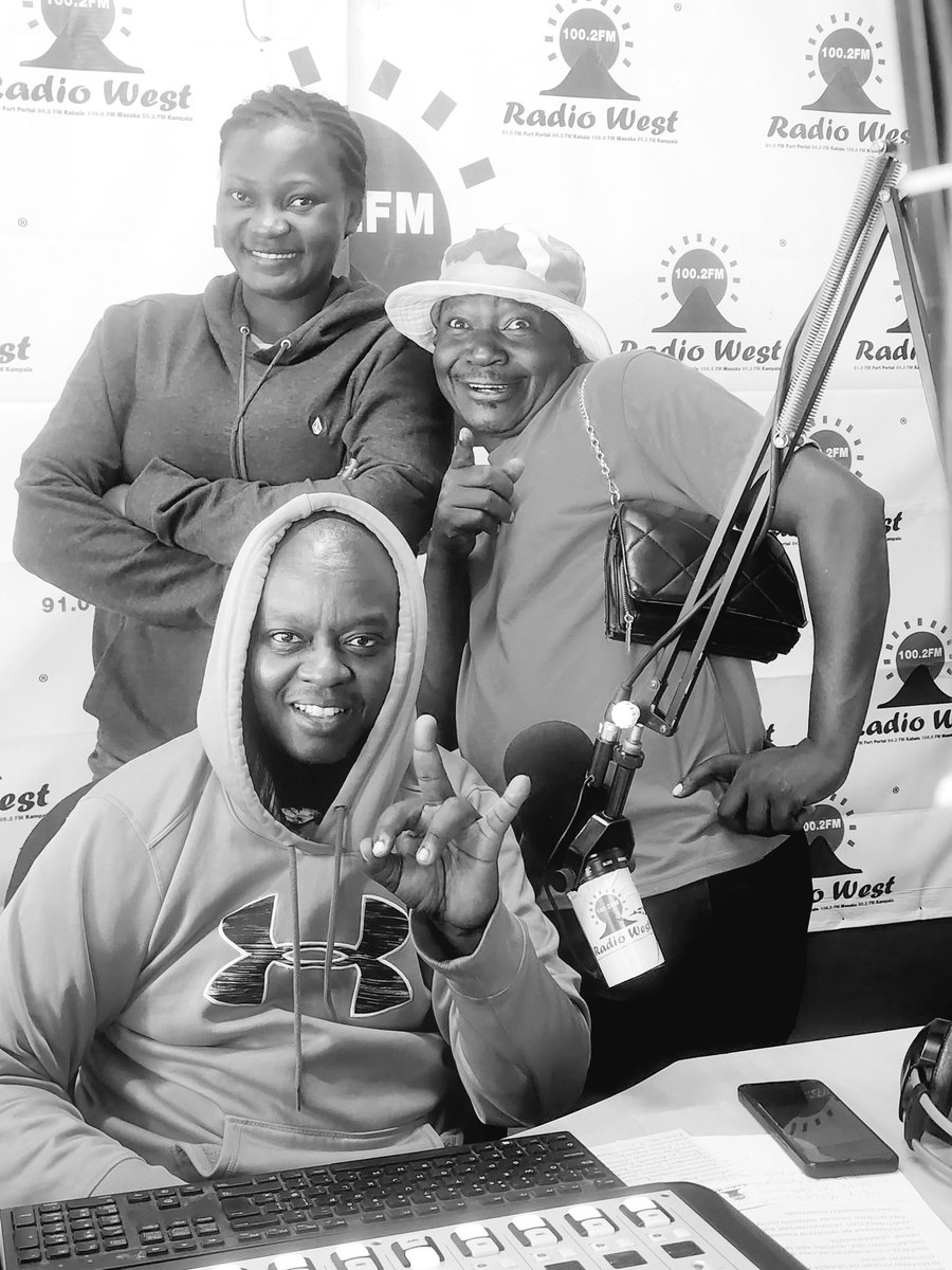 Gamba Mpurire (@radiowestug) on Twitter photo TGIF,,,
Turi omu vibe ya wiikendi... Ogyetebeekanisiize ota?
Twegaiteho omu prog ya #OwakutangAheeru
Na <a href="/patkabaa3/">Patrick Kabagambe</a> x <a href="/LindaAbooki/">Linda Grace (She/Her)❤️</a> x Mzee Bishi
#GambaMpurire TGIF,,,
Turi omu vibe ya wiikendi... Ogyetebeekanisiize ota?
Twegaiteho omu prog ya #OwakutangAheeru
Na <a href="/patkabaa3/">Patrick Kabagambe</a> x <a href="/LindaAbooki/">Linda Grace (She/Her)❤️</a> x Mzee Bishi
#GambaMpurire