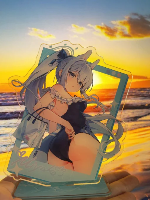 【C106グッズ紹介】 新刊セットに入ってるミヤコのチェキ風アクスタ お出かけや旅行に連れて行って、ミヤコとの思い出の一枚を撮ってみませんか? #C106 #ブルアカ #ミヤコ